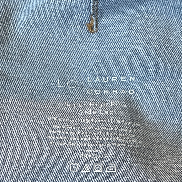 Wide-Leg Denim Jeans - Picture 6 of 7